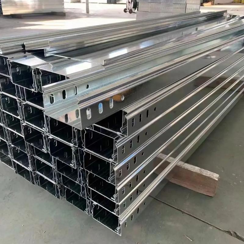 秦皇島槽式電纜橋架廠家 專業生產鍍鋅橋架、鋁合金橋架及配電柜